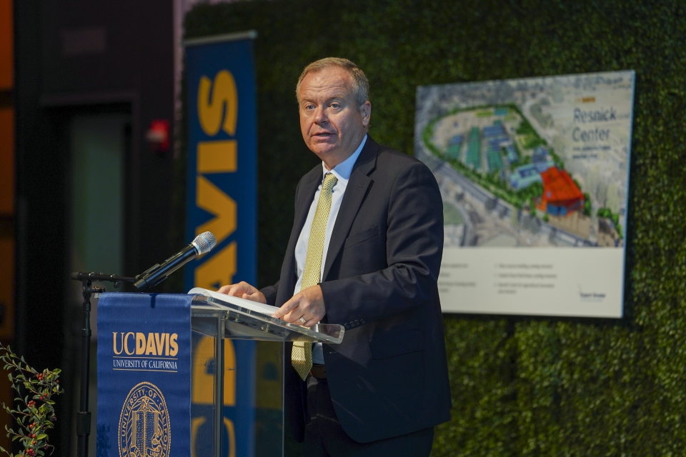 Shaun Keister, vice chancellor of Development and Alumni Relations announces the  gift that will lead to the creation of the Lynda and Stewart Resnick Center for Agricultural Innovation. (Karin Higgins/UC Davis)